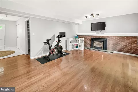 Living - 19808 Westerly Ave, Poolesville, MD 20837 photo 3 of 4