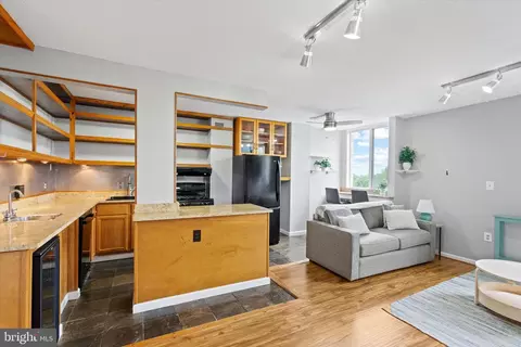 4242 E West Hwy #406, Chevy Chase, MD 20815