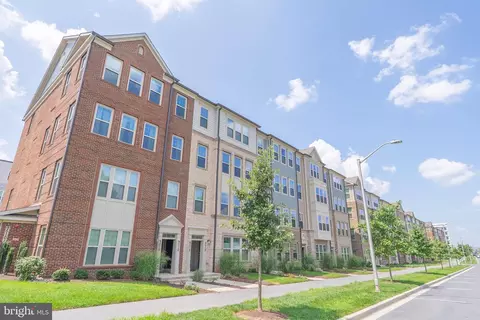 Exterior - 9524 Fields Rd, Gaithersburg, MD 20878 photo 8 of 9