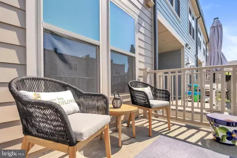Exterior - 9524 Fields Rd, Gaithersburg, MD 20878 photo 5 of 9