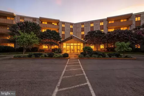 7505 Democracy Blvd #223, Bethesda, MD 20817