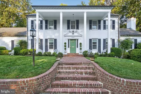 7200 Helmsdale Rd, Bethesda, MD 20817