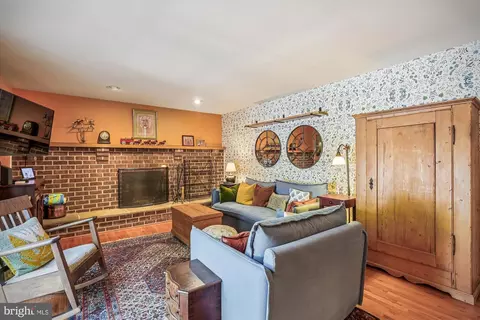 Living - 1856 Middlebridge Dr, Silver Spring, MD 20906 photo 1 of 3