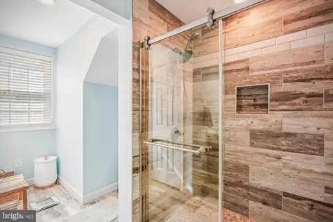 Bath - 1856 Middlebridge Dr, Silver Spring, MD 20906 photo 3 of 7