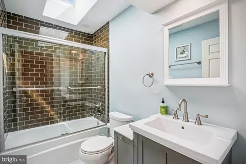 Bath - 1856 Middlebridge Dr, Silver Spring, MD 20906 photo 6 of 7