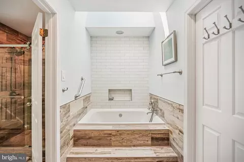 Bath - 1856 Middlebridge Dr, Silver Spring, MD 20906 photo 5 of 7