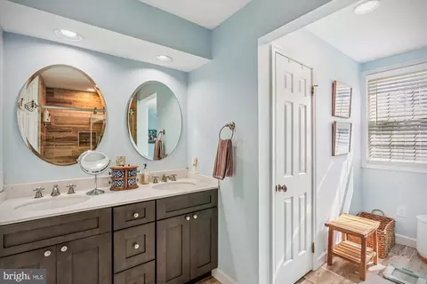 Bath - 1856 Middlebridge Dr, Silver Spring, MD 20906 photo 2 of 7
