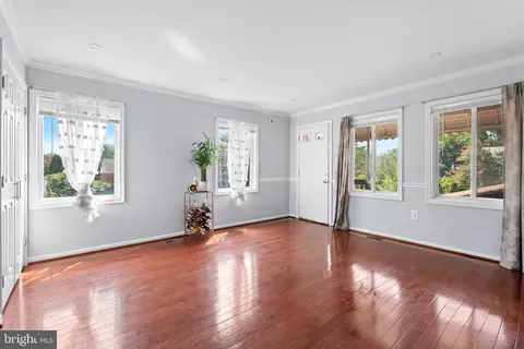 Living - 3818 Wendy Ln, Silver Spring, MD 20906 photo 3 of 4