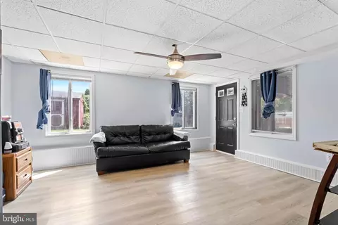 Living - 3818 Wendy Ln, Silver Spring, MD 20906 photo 4 of 4