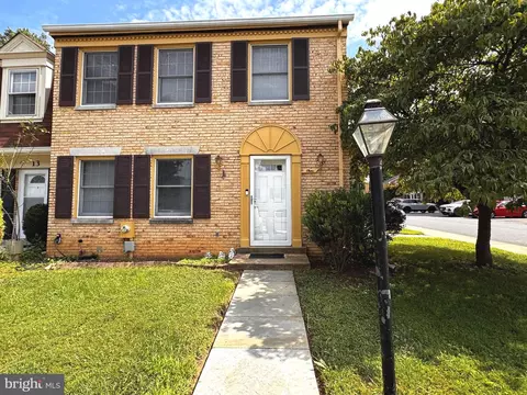 11 Fenceline Dr, Gaithersburg, MD 20878