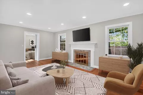 Living - 302 Penwood Rd, Silver Spring, MD 20901 photo 2 of 3
