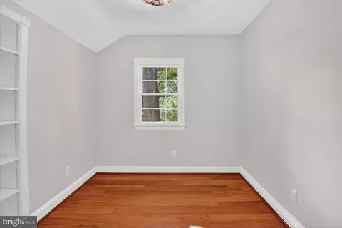 Bedroom - 302 Penwood Rd, Silver Spring, MD 20901 photo 4 of 4