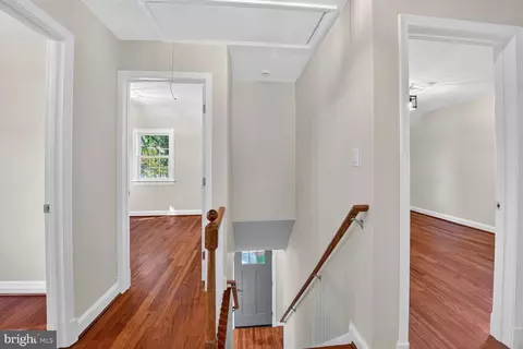 Entry Way - 302 Penwood Rd, Silver Spring, MD 20901 photo 3 of 4