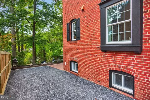 Exterior - 302 Penwood Rd, Silver Spring, MD 20901 photo 5 of 12