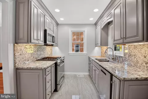 Kitchen - 302 Penwood Rd, Silver Spring, MD 20901 photo 3 of 4