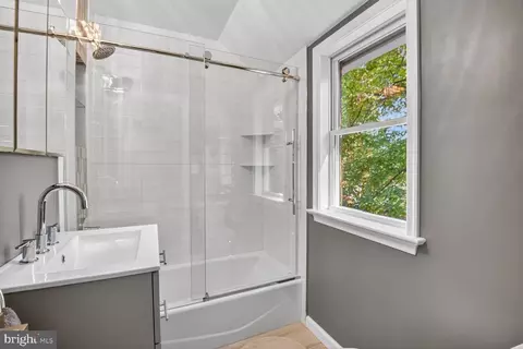 Bath - 302 Penwood Rd, Silver Spring, MD 20901 photo 2 of 3