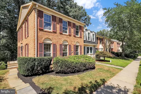 10119 Maple Leaf Dr, Gaithersburg, MD 20886