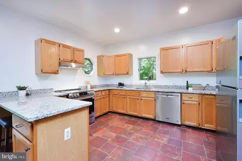 302 Windsor St, Silver Spring, MD 20910 photo 10