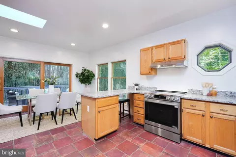 302 Windsor St, Silver Spring, MD 20910 photo 13
