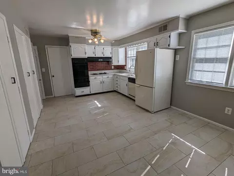 14112 Rippling Brook Dr, Silver Spring, MD 20906 photo 5