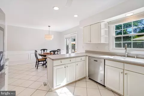 Kitchen - 14701 Native Dancer Rd, North Potomac, MD 20878 photo 2 of 4