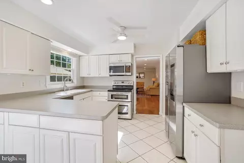 Kitchen - 14701 Native Dancer Rd, North Potomac, MD 20878 photo 3 of 4
