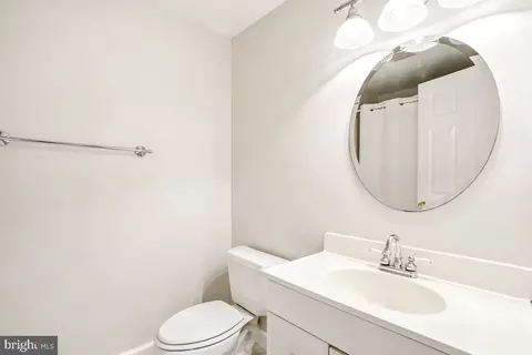 Bath - 14701 Native Dancer Rd, North Potomac, MD 20878 photo 4 of 4
