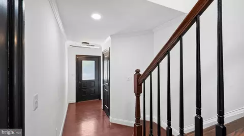 Entry Way - 709 Glouster Knoll Dr, Silver Spring, MD 20901 photo 2 of 9