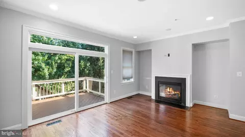 Living - 709 Glouster Knoll Dr, Silver Spring, MD 20901 photo 1 of 3