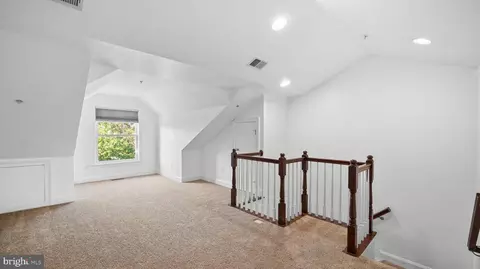 Entry Way - 709 Glouster Knoll Dr, Silver Spring, MD 20901 photo 7 of 9