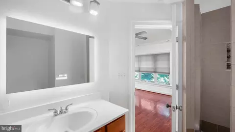Entry Way - 709 Glouster Knoll Dr, Silver Spring, MD 20901 photo 5 of 9