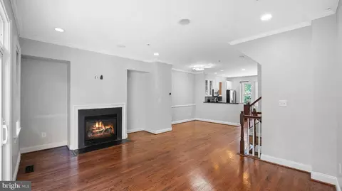 Living - 709 Glouster Knoll Dr, Silver Spring, MD 20901 photo 2 of 3
