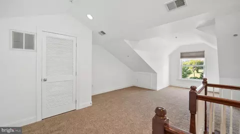 Entry Way - 709 Glouster Knoll Dr, Silver Spring, MD 20901 photo 6 of 9