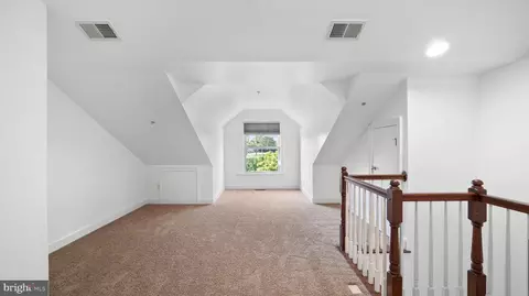 Entry Way - 709 Glouster Knoll Dr, Silver Spring, MD 20901 photo 8 of 9