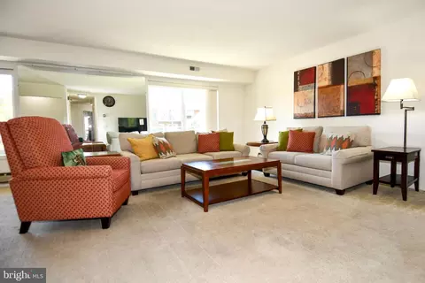 Living - 3500 Forest Edge Dr #15-2E, Silver Spring, MD 20906 photo 1 of 2