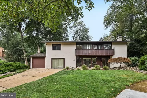 16 Watchwater Way, Rockville, MD 20850