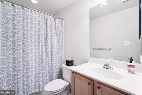 Bath - 18526 Rushbrooke Dr, Olney, MD 20832 photo 6 of 8