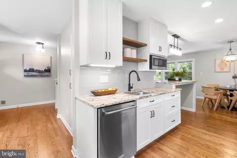 Kitchen - 9907 Big Rock Rd, Silver Spring, MD 20901 photo 4 of 5