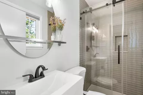 Bath - 9907 Big Rock Rd, Silver Spring, MD 20901 photo 2 of 3