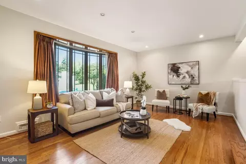 Living - 418 Neale Ct, Silver Spring, MD 20901 photo 1 of 4