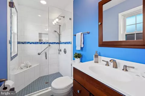 Bath - 418 Neale Ct, Silver Spring, MD 20901 photo 1 of 3