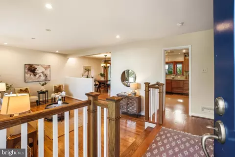Entry Way - 418 Neale Ct, Silver Spring, MD 20901 photo 1 of 2