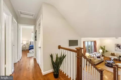 Entry Way - 418 Neale Ct, Silver Spring, MD 20901 photo 2 of 2