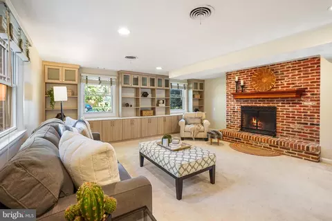 Living - 418 Neale Ct, Silver Spring, MD 20901 photo 3 of 4