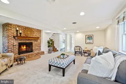 Living - 418 Neale Ct, Silver Spring, MD 20901 photo 2 of 4
