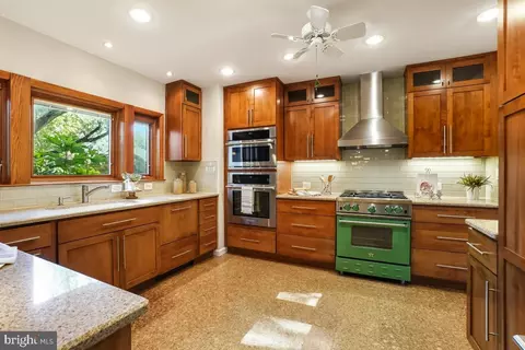 Kitchen - 418 Neale Ct, Silver Spring, MD 20901 photo 3 of 5