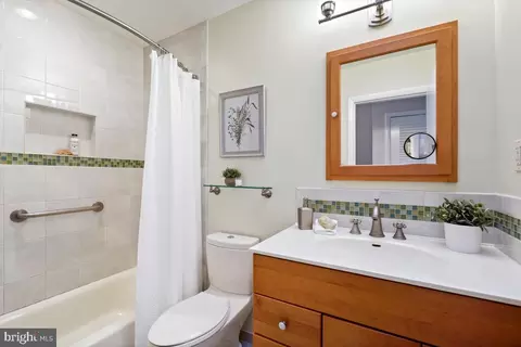 Bath - 418 Neale Ct, Silver Spring, MD 20901 photo 2 of 3