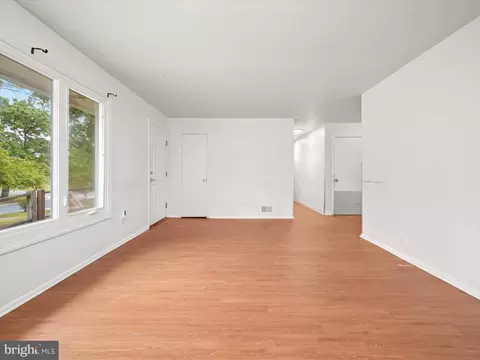 Living - 3025 Red Lion Ln, Silver Spring, MD 20904 photo 3 of 7
