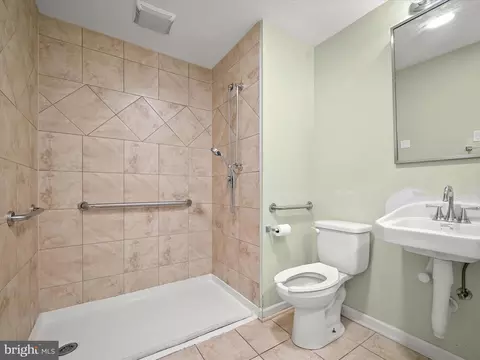 Bath - 3025 Red Lion Ln, Silver Spring, MD 20904 photo 2 of 4