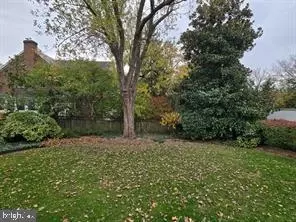 5210 Hampden Ln, Bethesda, MD 20814